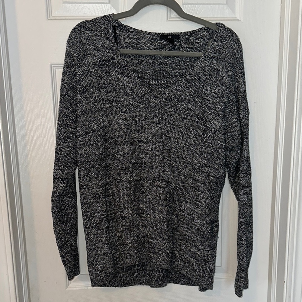H&M Gray V-Neck Sweater Lightweight Knit